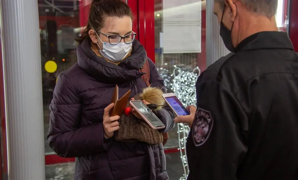 Салехардцев проверили на соблюдение режима работы с QR-кодами