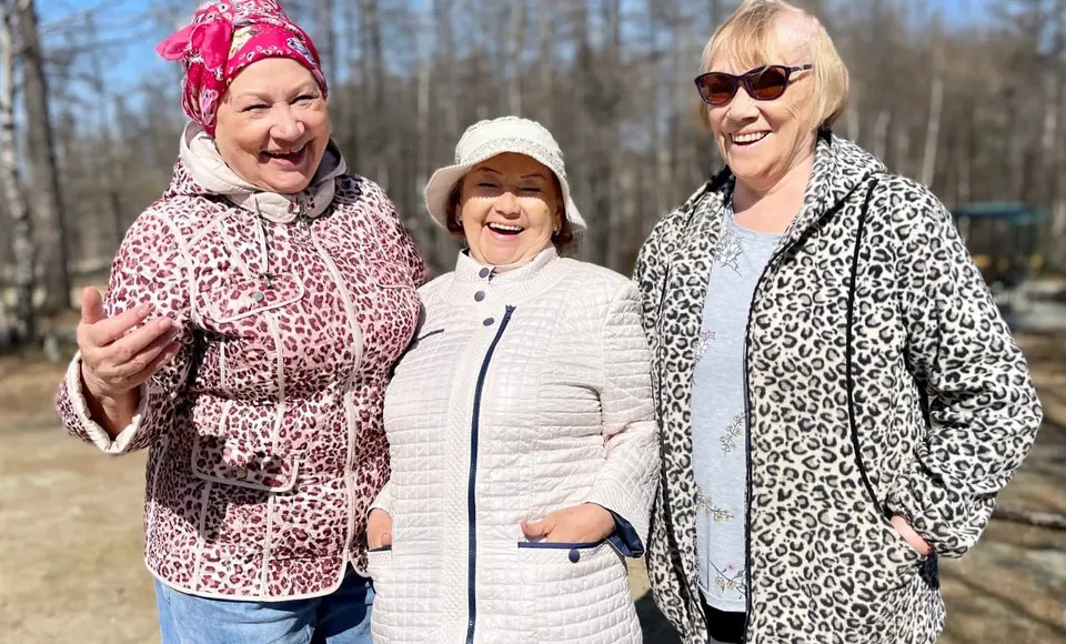 Дмитрий Артюхов поздравил старшее поколение ямальцев с праздником