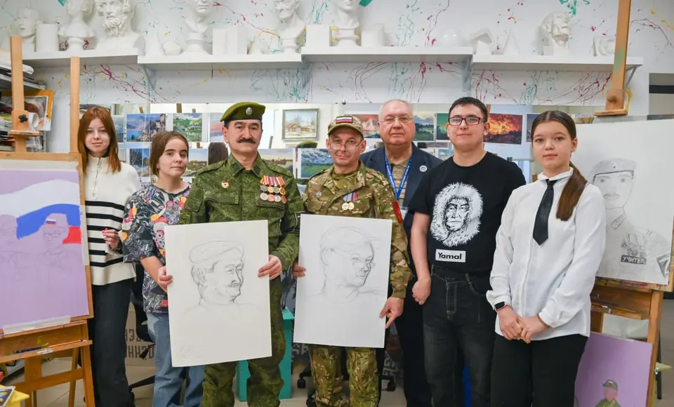 Юные художники Салехарда написали портреты героев СВО