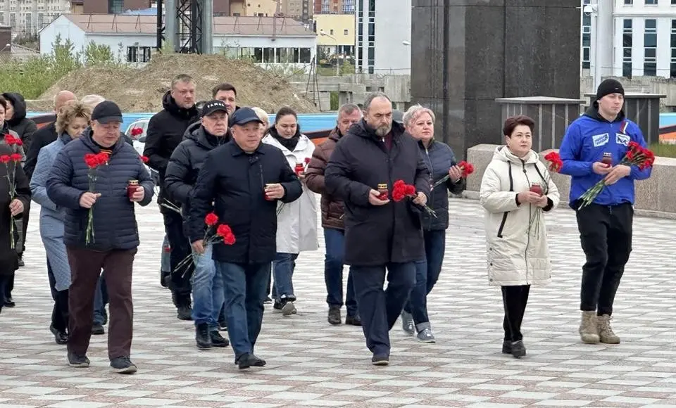 Ямальские парламентарии почтили память героев Великой Отечественной войны