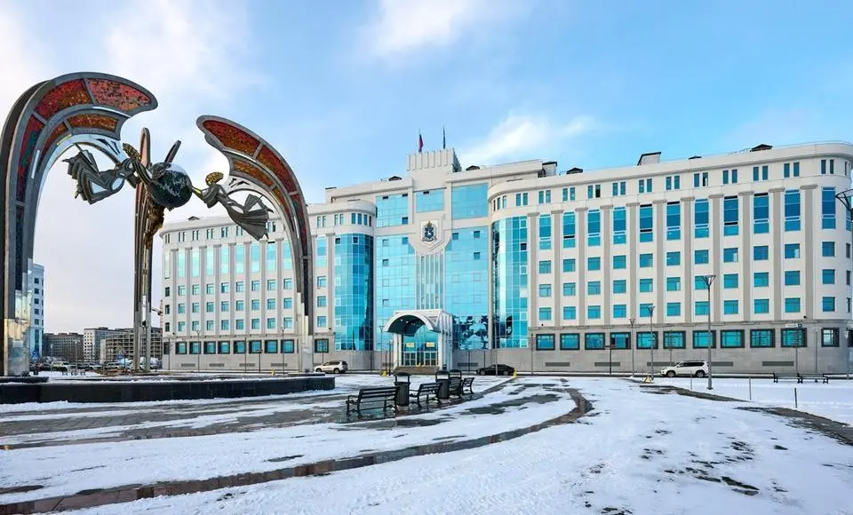 Дмитрий Артюхов поздравил ямальцев с Днем экономиста