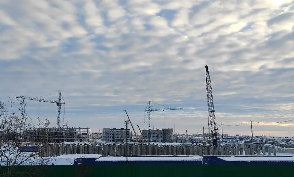 Свайное основание еще для четырех домов подготовили в микрорайоне Обдорский