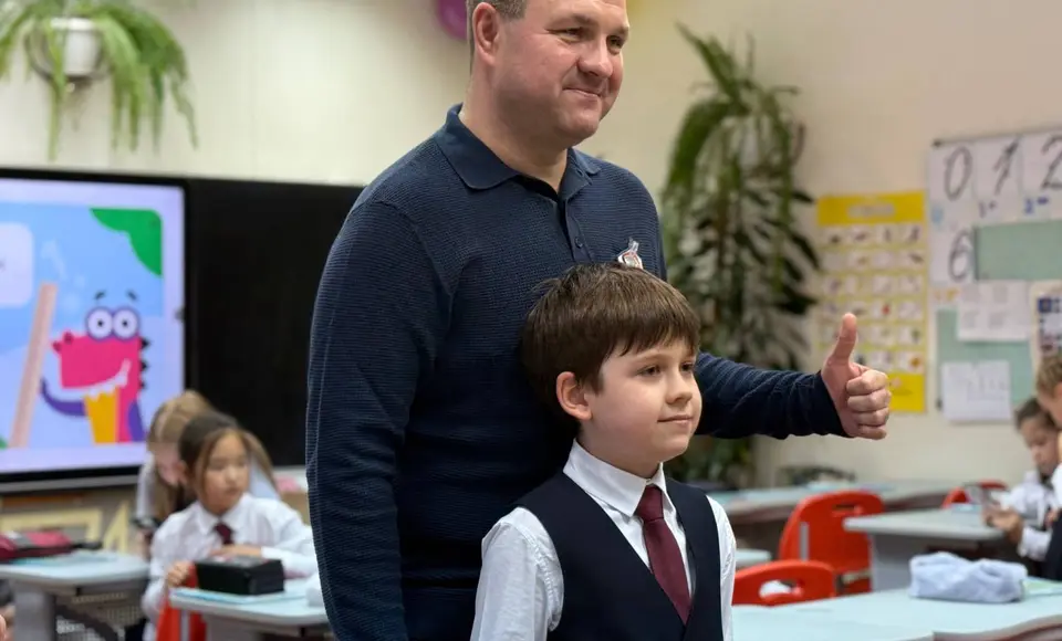 В преддверии Дня отца депутат Денис Садовников провёл урок математики в Обдорской гимназии