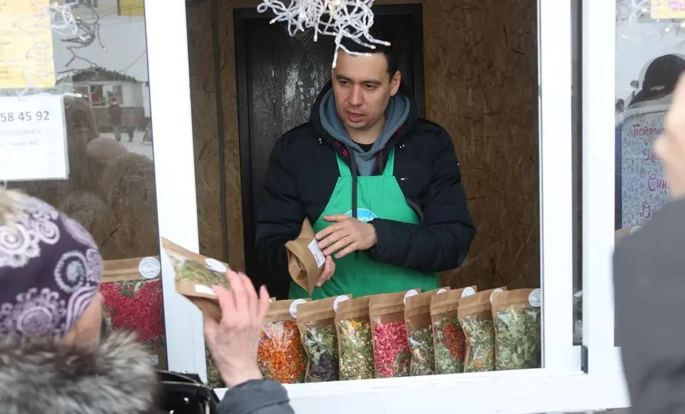 Выездная ярмарка сельхозпредприятий из Тюмени впервые развернула торговлю своей продукцией в Салехарде