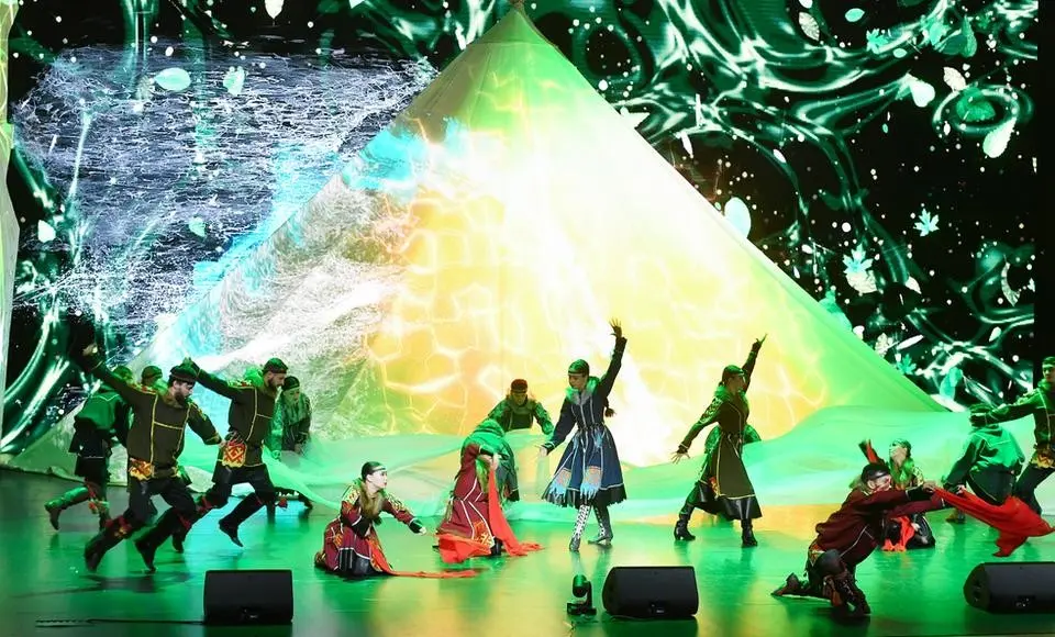 Губернатор Ямала поздравил работников культуры