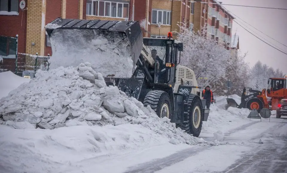 Виртуозы очистки заснеженных дорог. Рекордные зимние осадки ликвидируют профессионалы