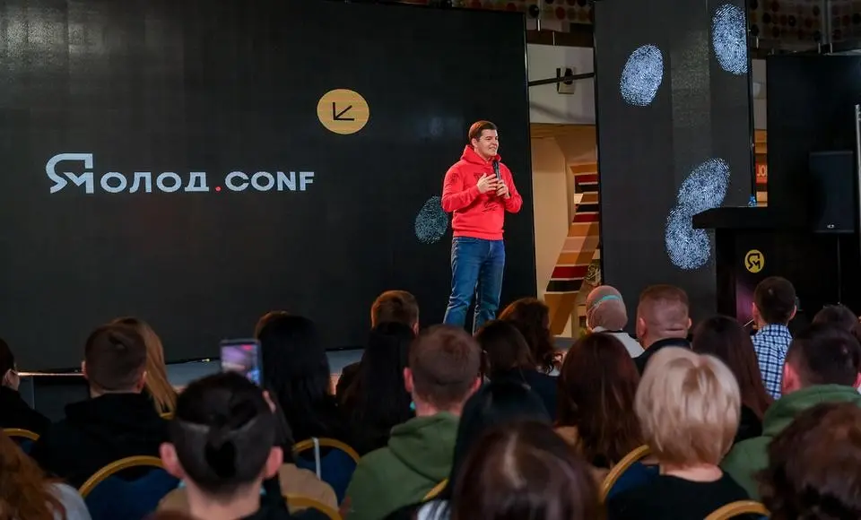 Специалистам по работе с молодежью повысят зарплаты