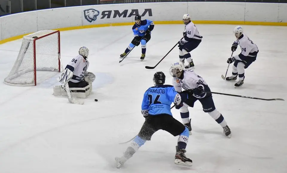 Салехардская хоккейная команда «Ямал» одержала победу в домашнем матче