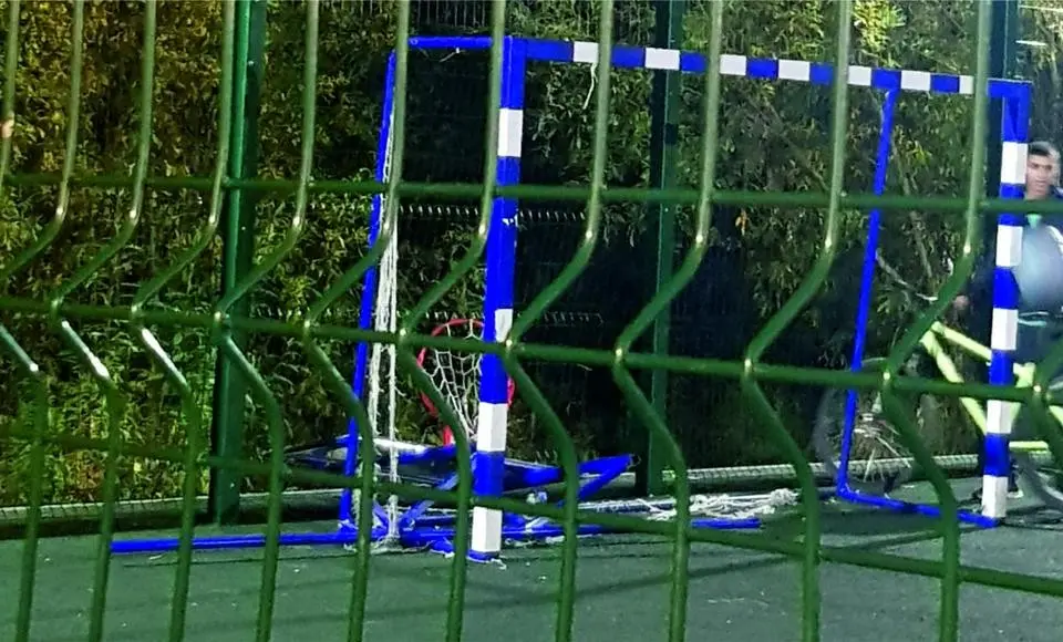 Вандалы сломали баскетбольные кольца в окружной столице