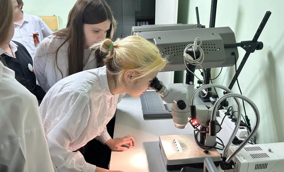 Салехардские полицейские провели экскурсию для учеников школ №6 и №1 окружной столицы