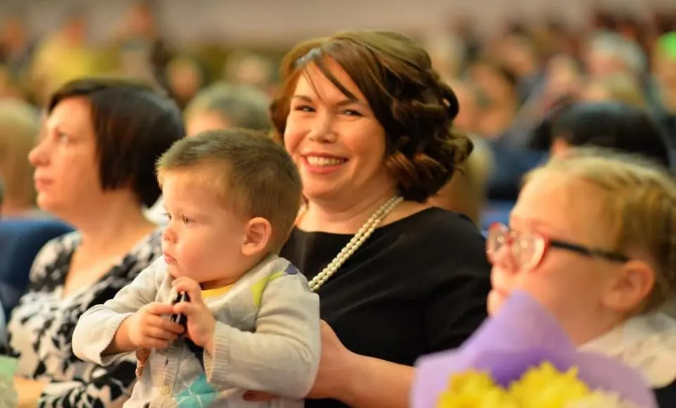 Мамы, имеющие пять и более детей, получат выплату ко Дню матери