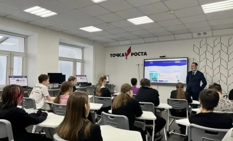 «Урок цифры» проходят салехардские школьники