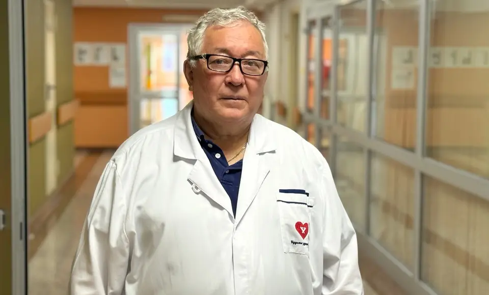 Хирург окружной больницы Анатолий Тадибе прооперировал новорожденного малыша с редкой патологией кишечника