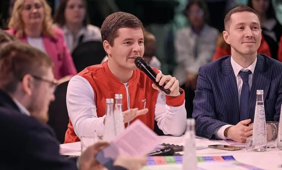 Молодежное движение «Первые» на Ямале: встреча с губернатором и путевки на всероссийский съезд