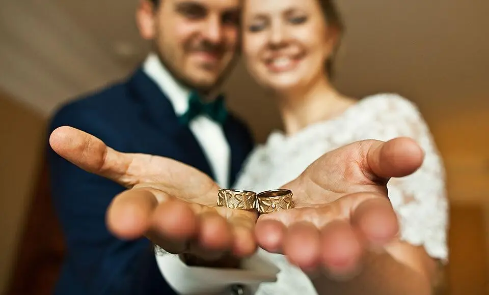 На Ямале начали досрочно выдавать сертификаты для молодоженов