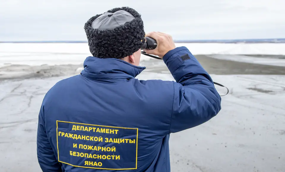 Спасатели начнут дежурство после закрытия паромной переправы Салехард – Лабытнанги