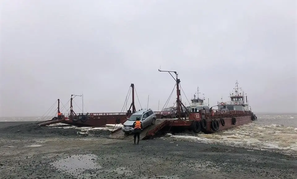 Между Салехардом и Лабытнанги начала работу паромная переправа