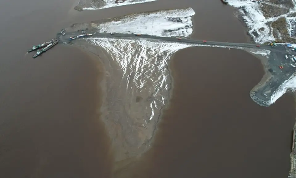 Паромная переправа Салехард-Лабытнанги может остановить свою работу в любой момент