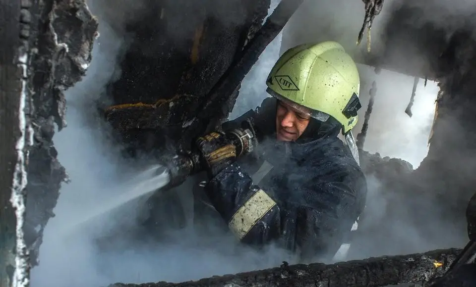 В Салехарде загорелся частный дом