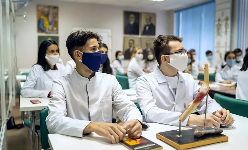 Студенты-отличники по итогам зимней сессии могут подать документы на назначение именной стипендии губернатора ЯНАО