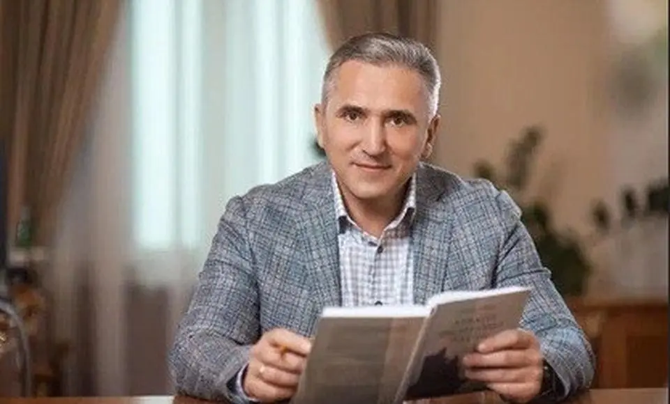 Губернатор Тюменской области Александр Моор поздравил ямальцев с Днем семьи, любви и верности