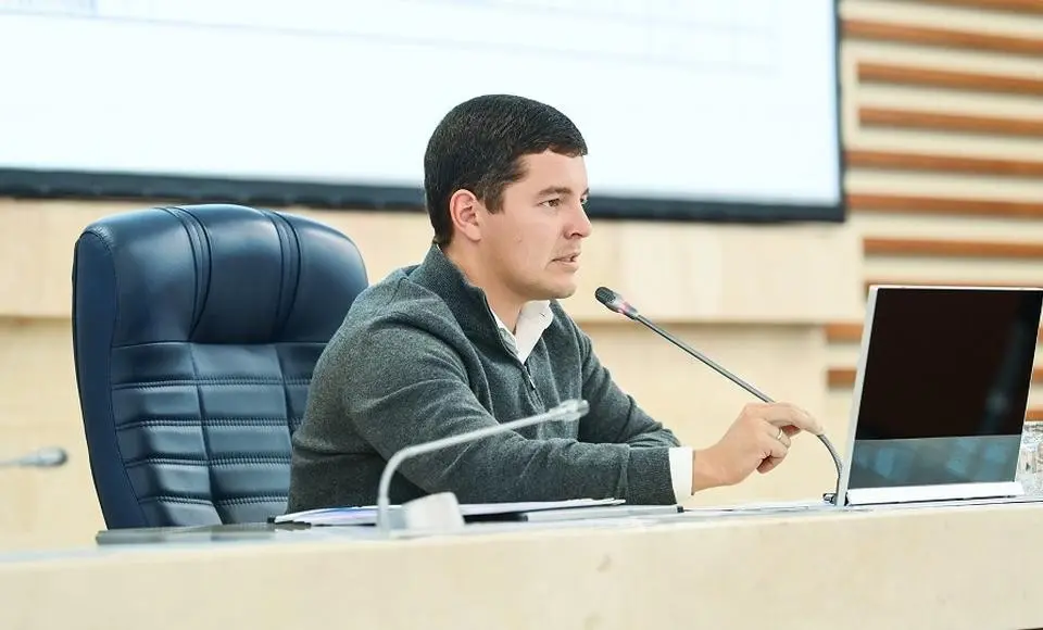 Губернатор поручил главам держать связь с родителями школьников