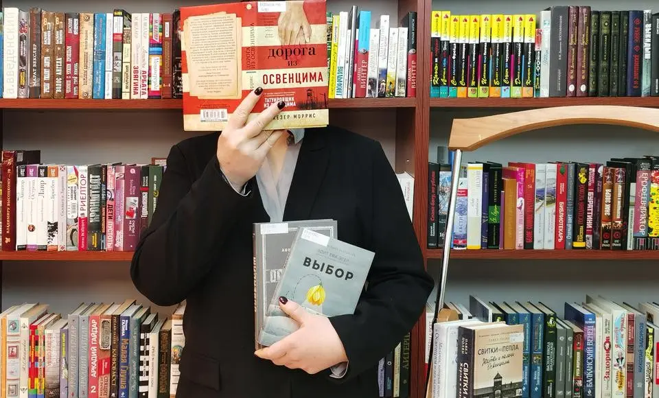 В Салехарде подготовили книжную выставку о Холокосте