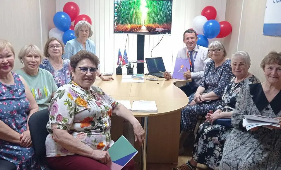 Старшее поколение в безопасности: "Ростелеком" научил пожилых граждан Салехарда защищаться от интернет-мошенников