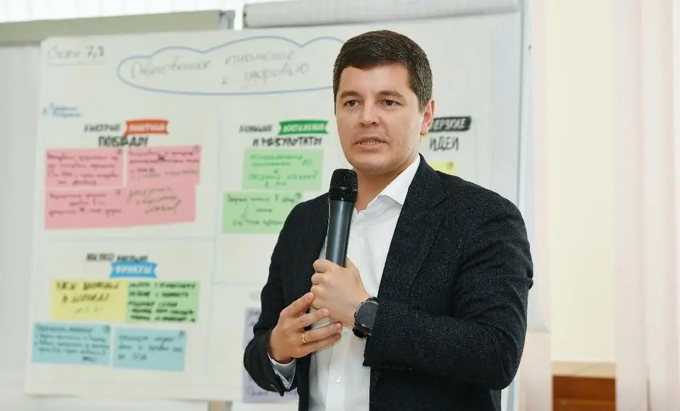 Дмитрий Артюхов принял участие в стратегической сессии по репродуктивному здоровью северян