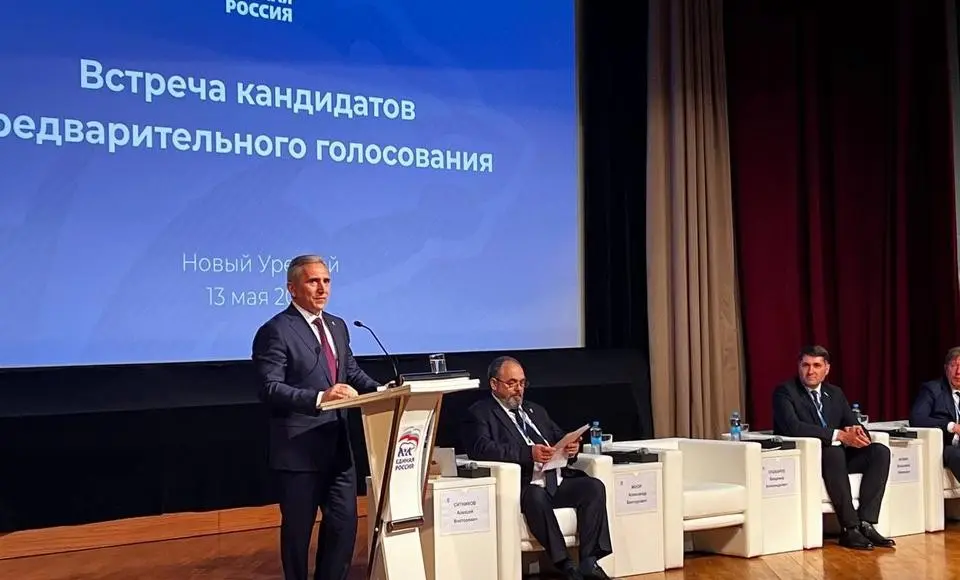 Александр Моор ответил на актуальные вопросы ямальцев во время своего визита в Новый Уренгой