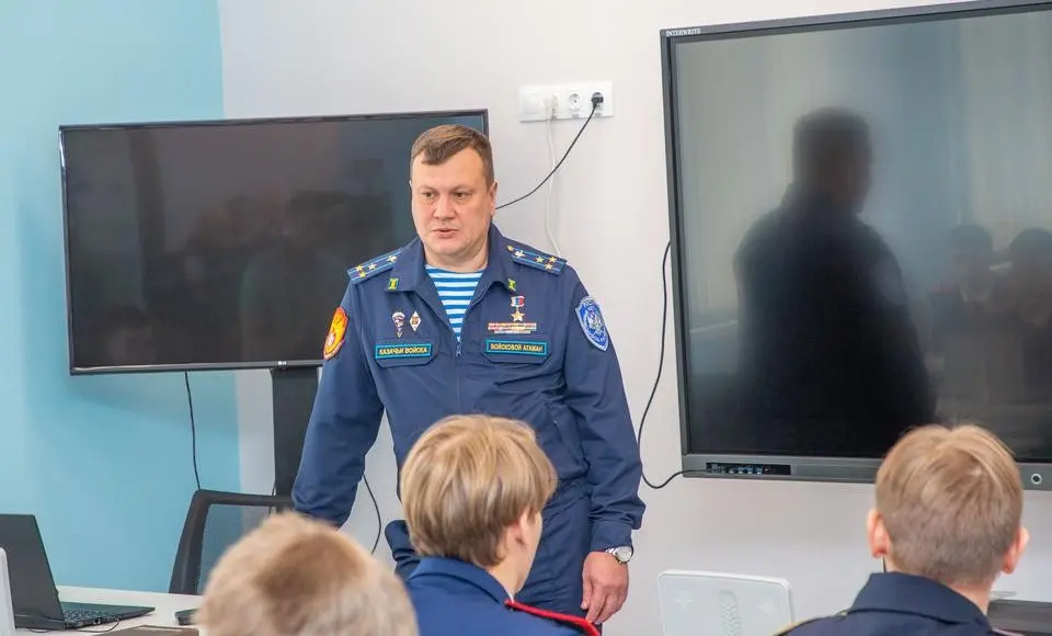 Герой России учил школьников вечным ценностям