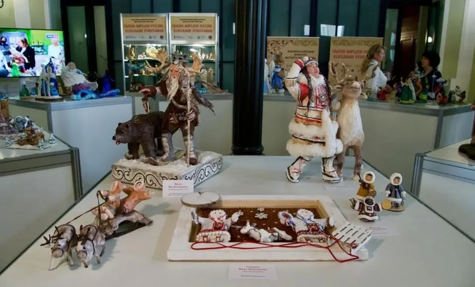 Сегодня в окружном музее откроется выставка «Этнография народов России в ватной игрушке»