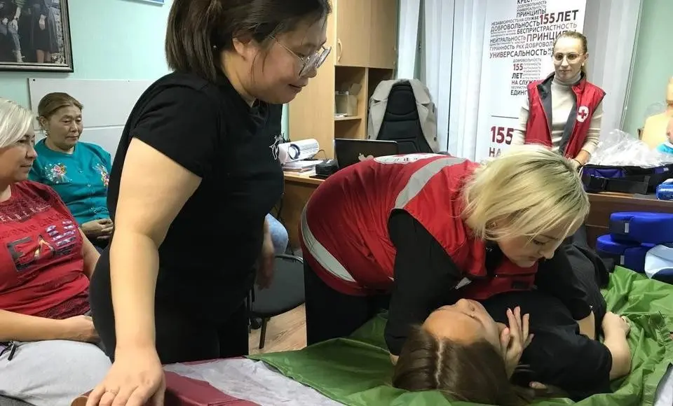 Волонтеры Красного Креста практикуют салехардцев