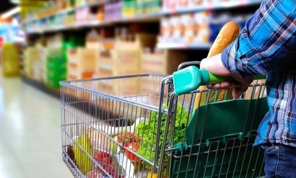 Уральский полпред поручил взять под контроль цены в магазинах