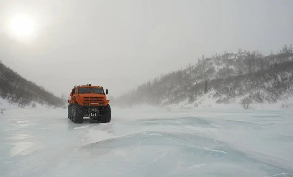 Ученые оценивают территорию Международной арктической станции «Снежинка»