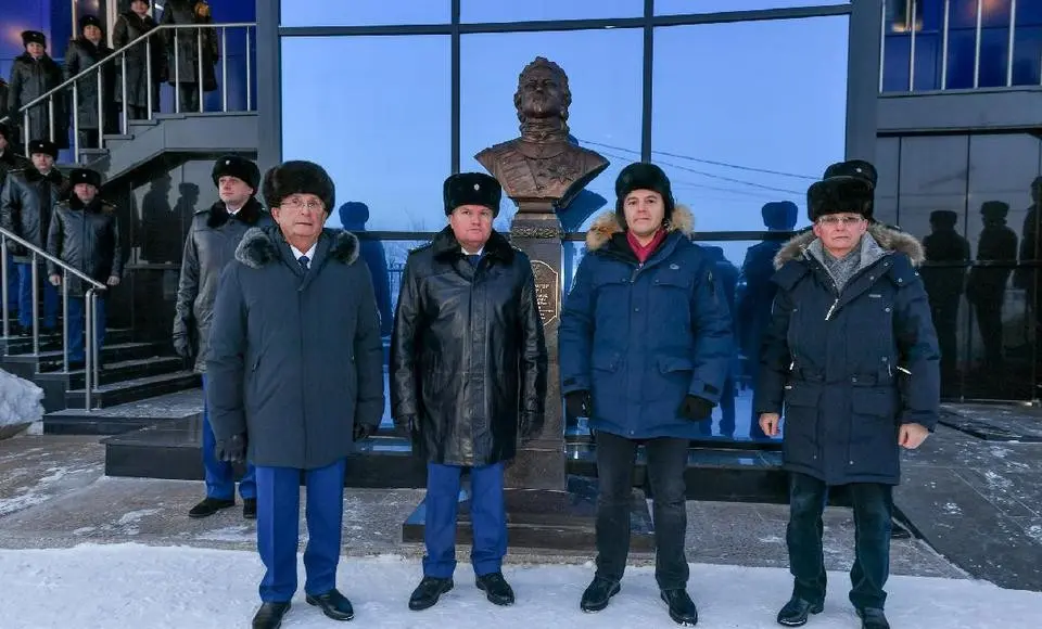 В Салехарде установили бюст Петра Первого