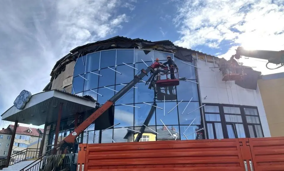 Спортивная площадка для игр появится у Ледового Дворца