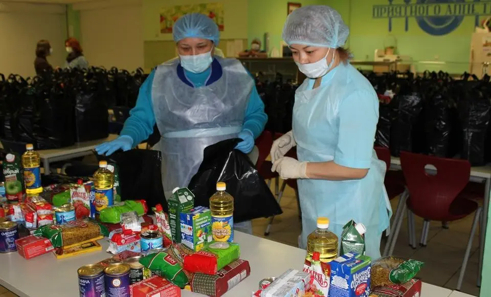 Сегодня салехардские дети получат первые 150 наборов