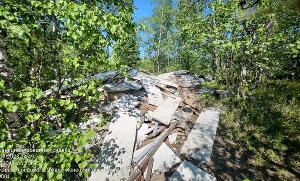 В Салехарде неподалёку от полигона ТБО обнаружены две свежие свалки строительных отходов