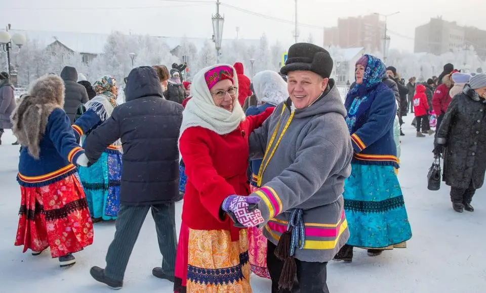 4 ноября сотни салехардцев встретили День народного единства