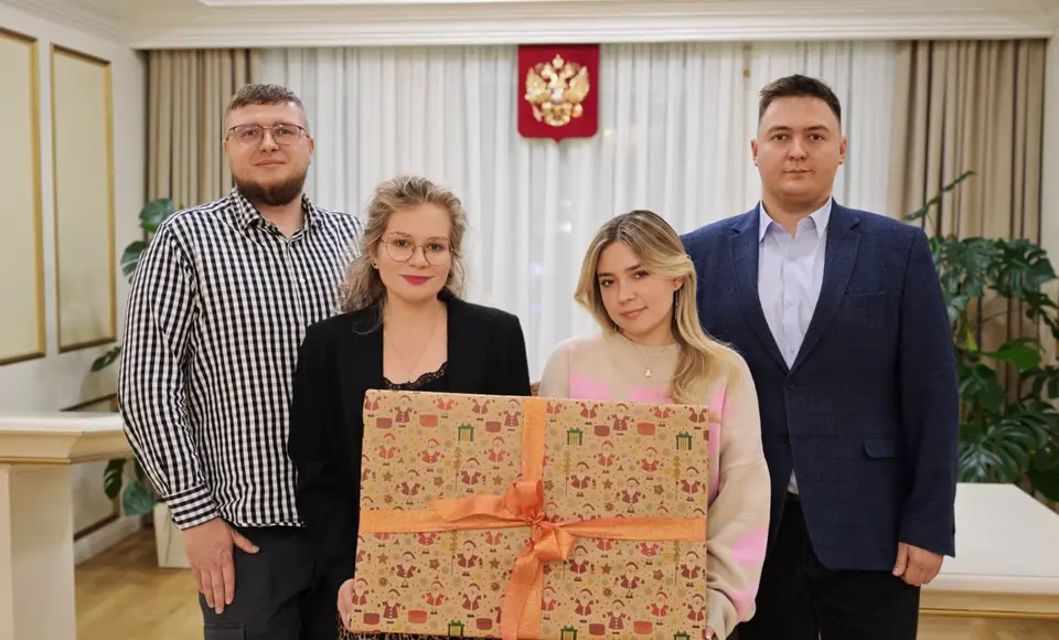 Новогодние посылки с Ямала согревают сердца детей Волновахи