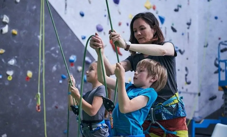 Вторая школа получит грант губернатора Ямала на развитие Центра развития скалолазания и альпинизма