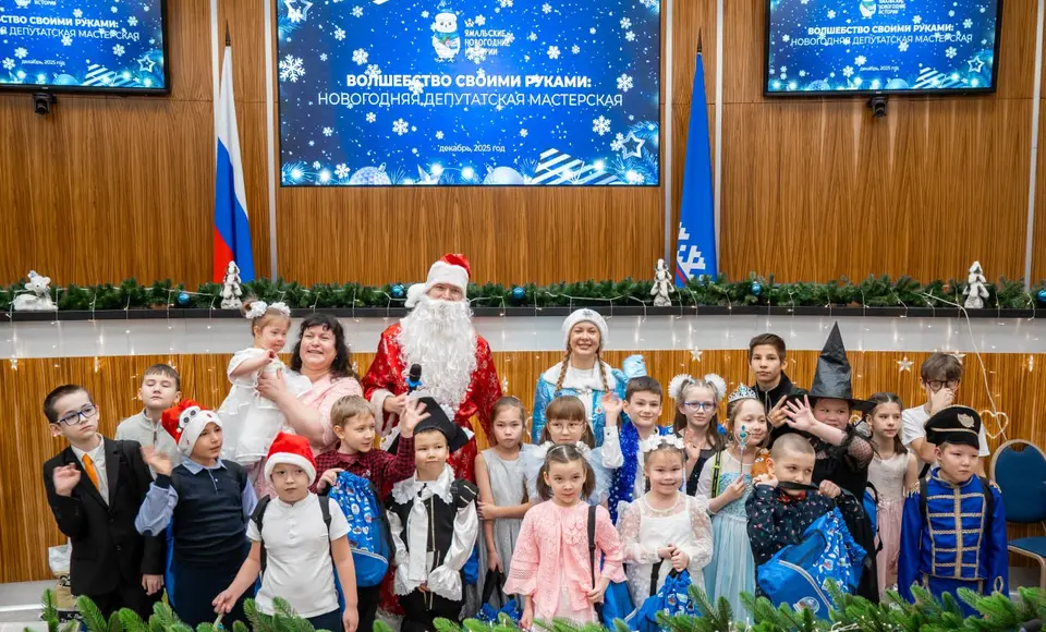 Депутаты парламента провели новогодние мастер-классы для юных салехардцев