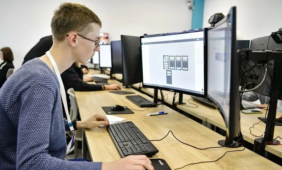 700 ямальских школьников хотят обучаться на проекте «Код будущего»