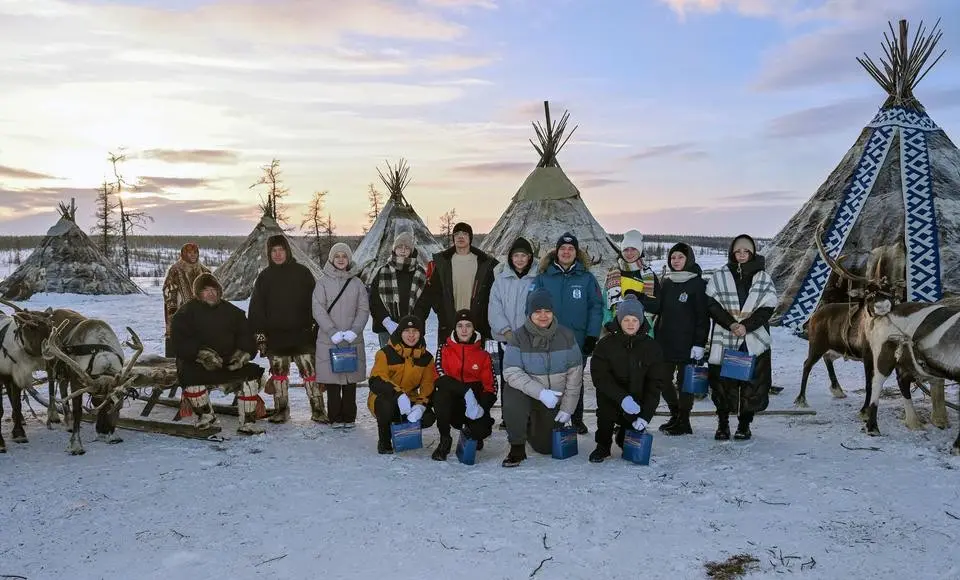 Дмитрий Артюхов провел для салехардских школьников экскурсию на стойбище оленеводов
