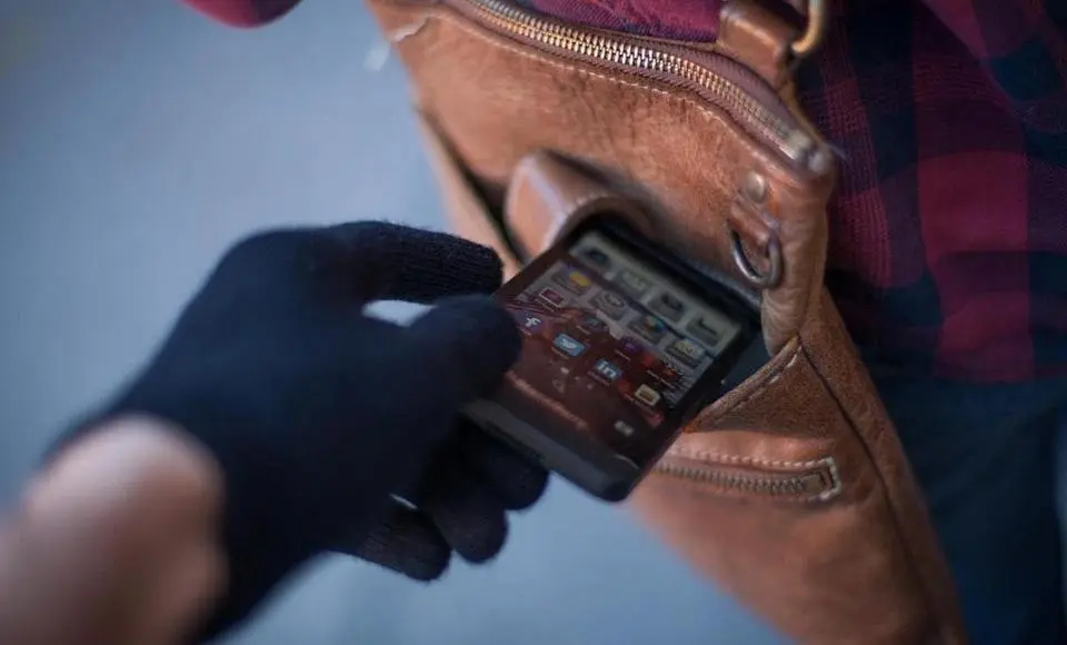 Салехардец лишился свободы за хишение мобильного телефона