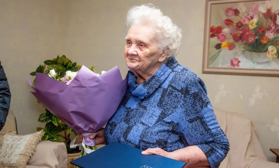 Жизнь удалась, убеждена старожил города. Её ученики сели за парты, пройдя дорогами войны