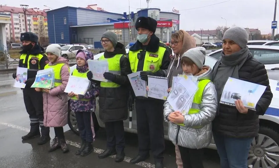 Сотрудники городского ГИБДД провели поздравительную акцию «Отец – образец!»