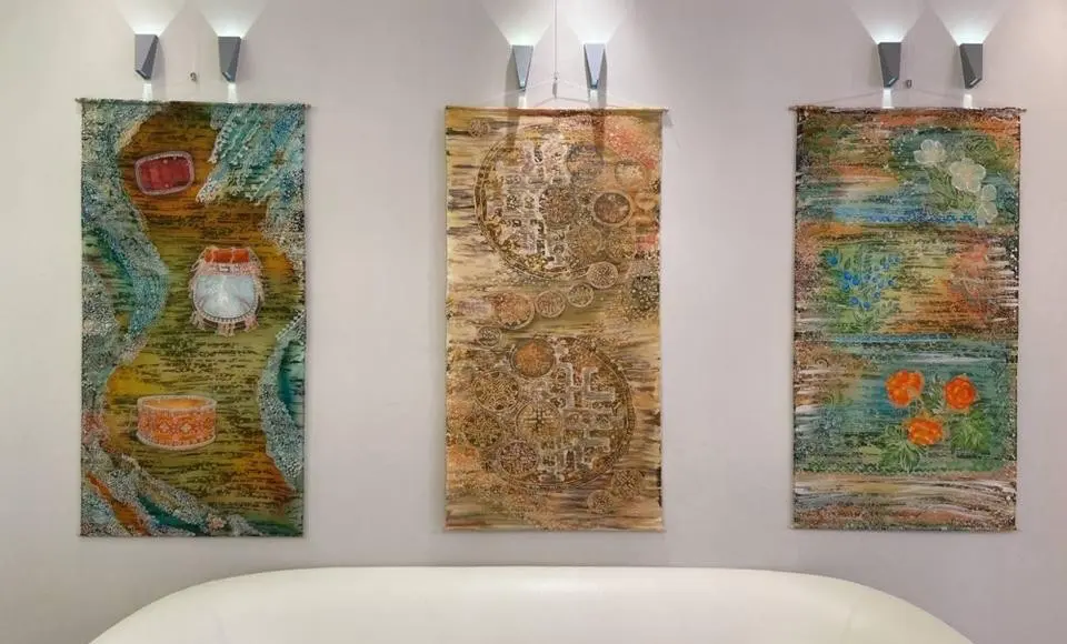 Выставку ямальской художницы открыли в региональном представительстве в Санкт-Петербурге