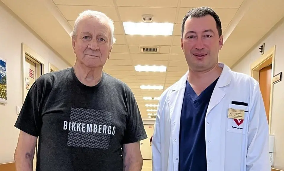 Врачи окружной больницы провели сложную операцию 81-летнему пациенту из Ноябрьска